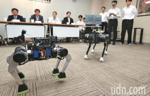 台大研發機械狗 可送餐、巡工地